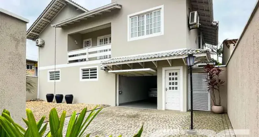 Casa com 3 quartos à venda na Rua Papa João XXIII, 1457, Iririú, Joinville