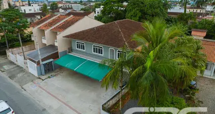 Casa com 6 quartos à venda na Rua Papa João XXIII, 210, Iririú, Joinville