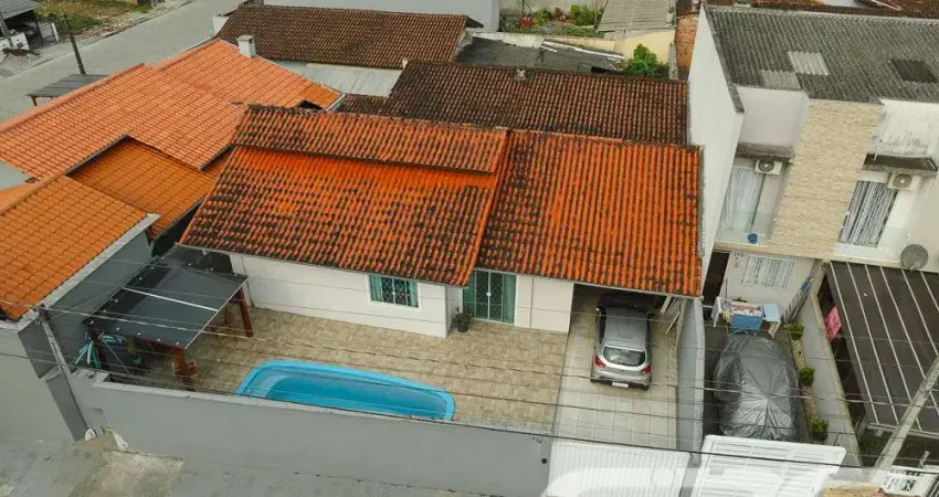 Casa com 3 quartos à venda na Benício Felipe da Silva, 176, Adhemar Garcia, Joinville