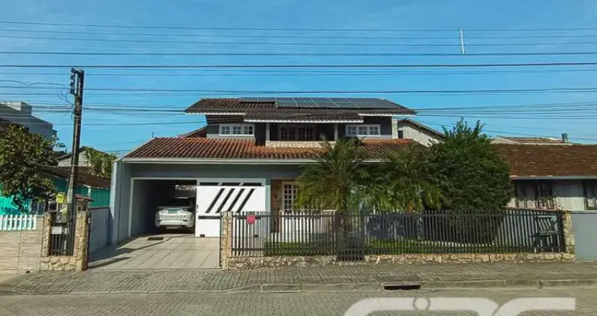 Casa com 5 quartos à venda na Voluntários da Patria, 223, Itaum, Joinville