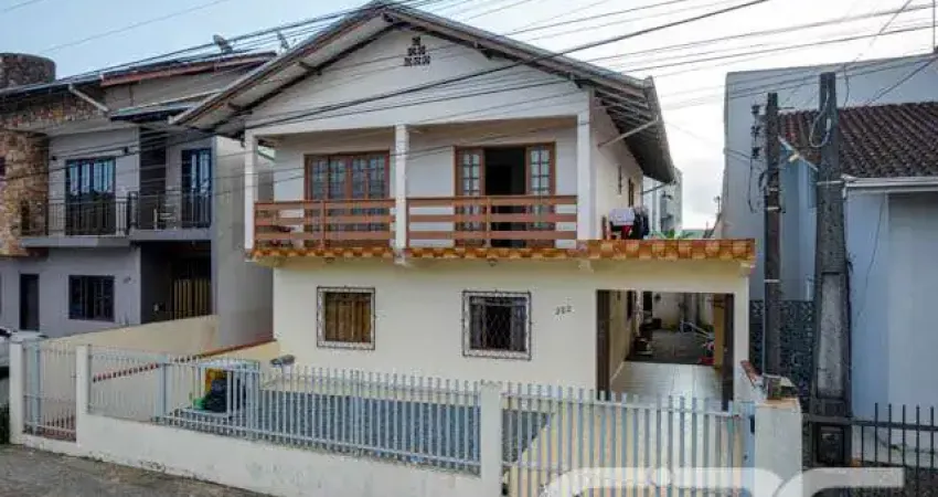Casa com 6 quartos à venda na Albano Schimdt, 222, Boa Vista, Joinville