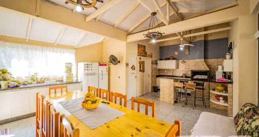 Casa com 3 quartos à venda na Perequê, 254, Pinheiros, Balneário Barra do Sul