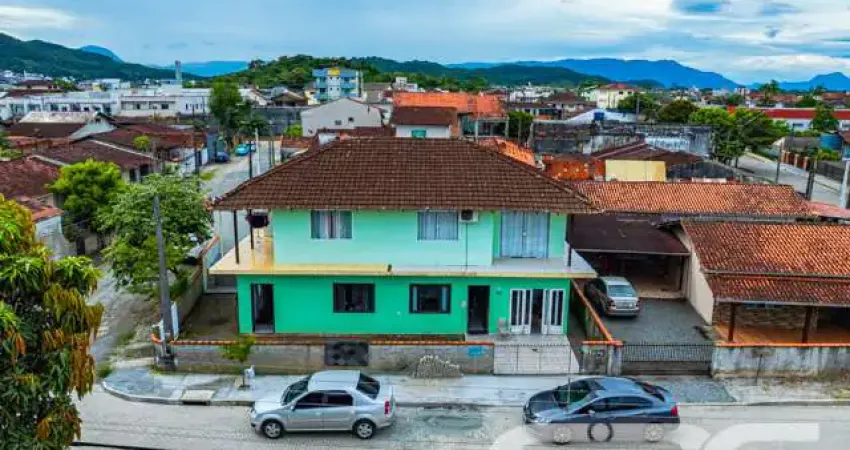 Casa com 6 quartos à venda na Rua Tuiuti, 511, Aventureiro, Joinville