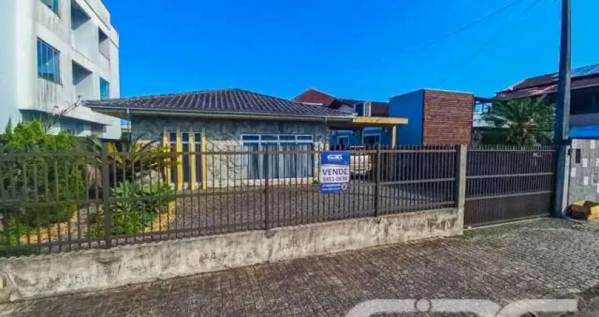 Casa com 3 quartos à venda na Rua Papa João XXIII, 474, Iririú, Joinville