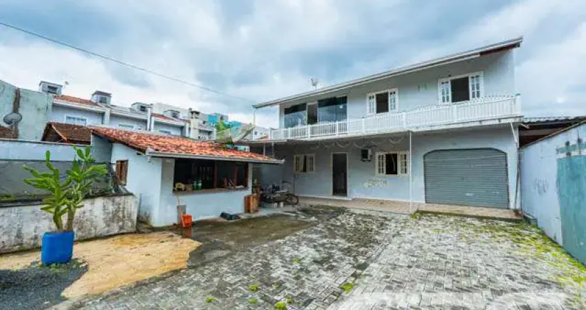 Casa com 3 quartos à venda na Rua Tuiuti, 600, Aventureiro, Joinville