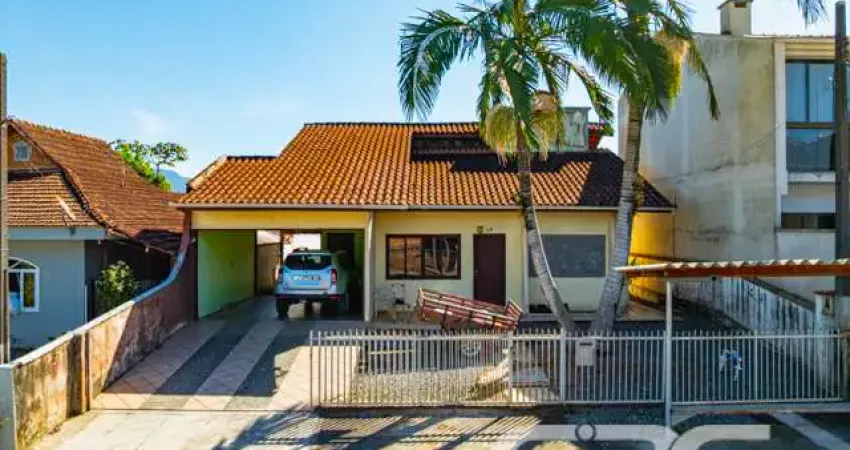 Casa com 4 quartos à venda na Rua Quinze de Novembro, 89, Vila Nova, Joinville