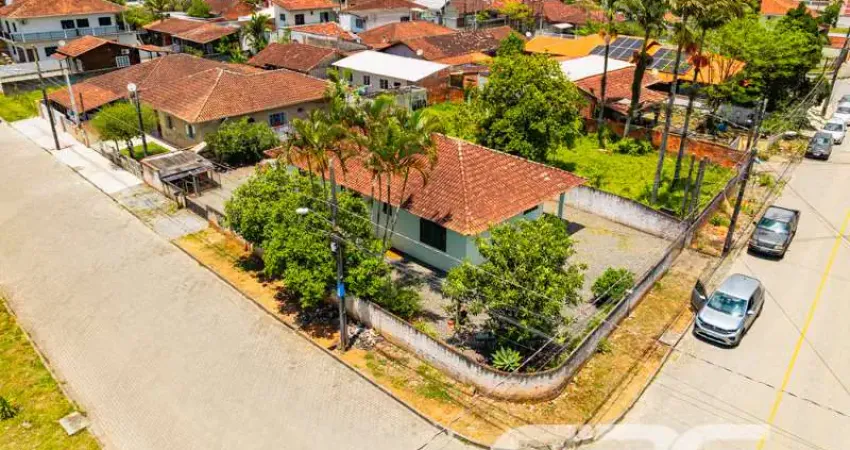 Casa com 4 quartos à venda na Rua Benício Felipe da Silva, 378, Adhemar Garcia, Joinville
