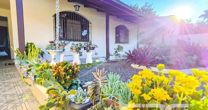 Casa com 3 quartos à venda na Avenida Paulo Schroeder, 5, Petrópolis, Joinville