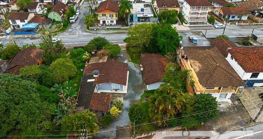 Casa comercial à venda na Rua Papa João XXIII, 722, Iririú, Joinville