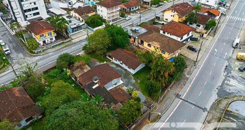 Casa comercial à venda na Rua Papa João XXIII, 722, Iririú, Joinville