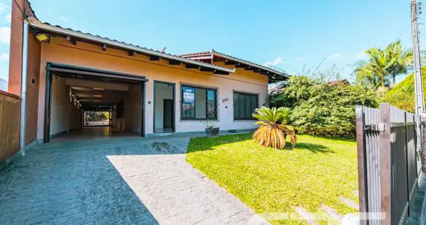 Casa com 4 quartos à venda na Rua Quinze de Novembro, 303, Glória, Joinville