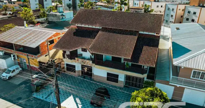 Casa com 6 quartos à venda na Valença, 629, Guanabara, Joinville