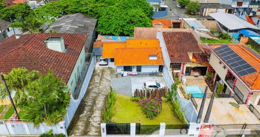 Casa com 3 quartos à venda na Rua Santa Catarina, 335, Floresta, Joinville