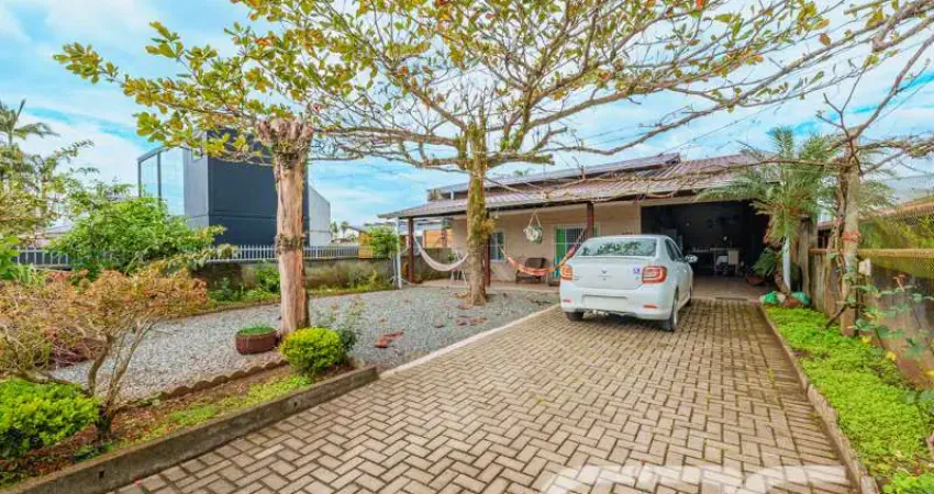 Casa com 3 quartos à venda na Perequê, 129, Pinheiros, Balneário Barra do Sul