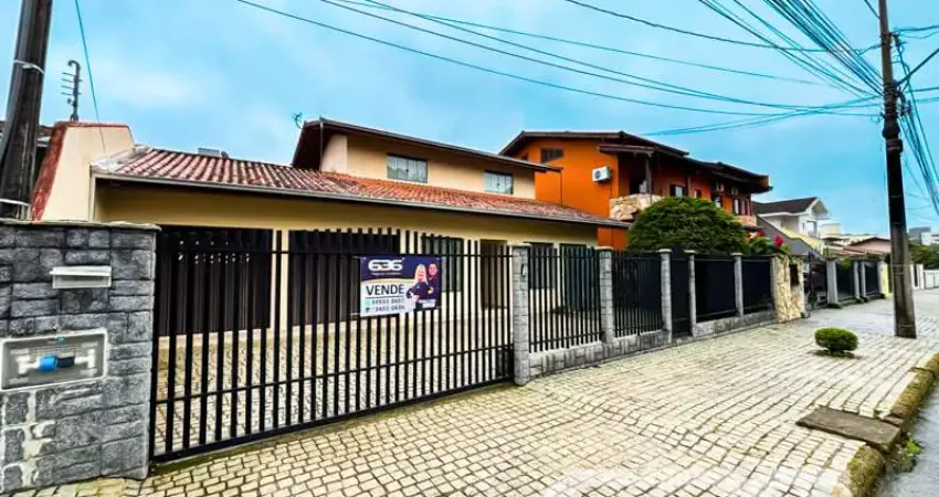Casa com 4 quartos à venda na Rua Pastor Guilherme Rau, 713, Saguaçu, Joinville