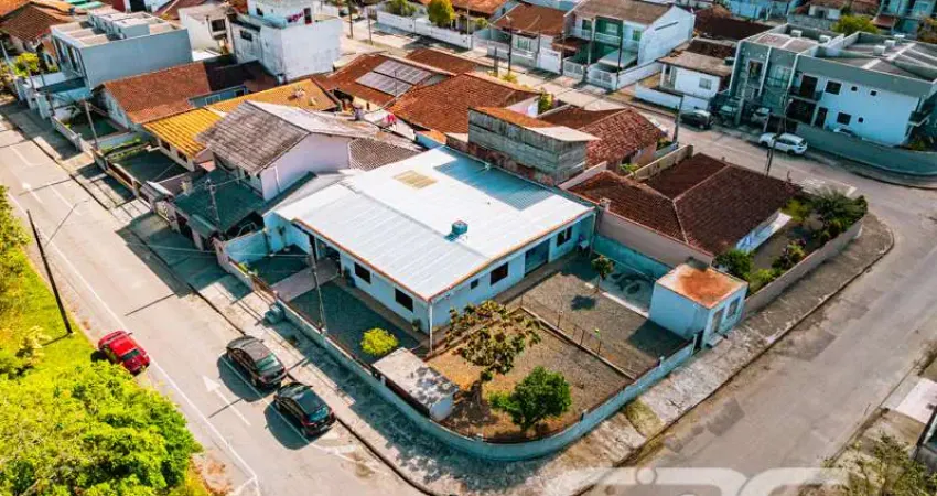 Casa com 3 quartos à venda na Benício Felipe da Silva, 188, Adhemar Garcia, Joinville