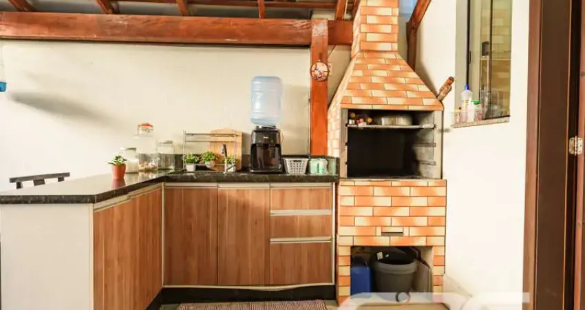 Casa com 3 quartos à venda na Rua Santa Catarina, 194, Floresta, Joinville