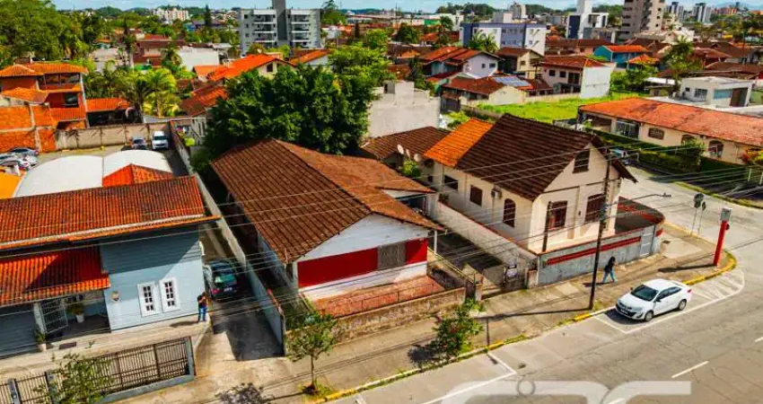 Casa com 1 quarto à venda na Rua Coronel Procópio Gomes, 764, Bucarein, Joinville