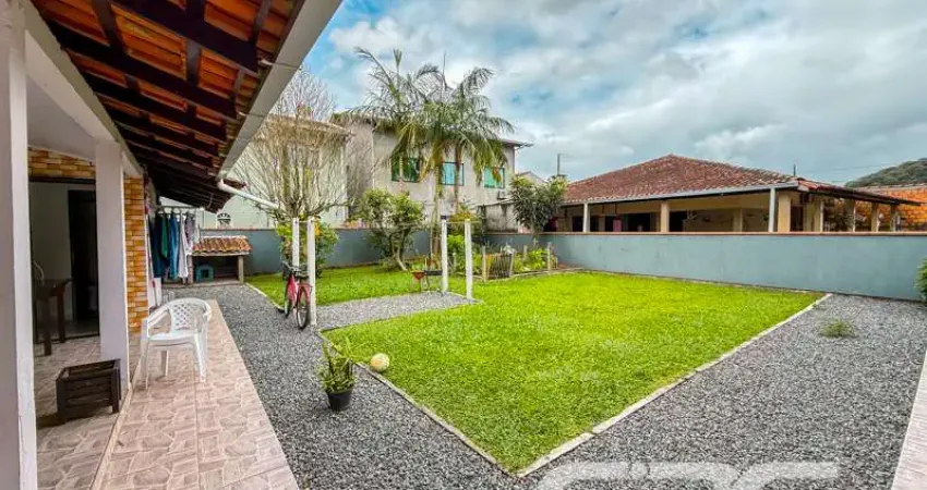 Casa com 3 quartos à venda na Rua Miosotes, 33, Fátima, Joinville