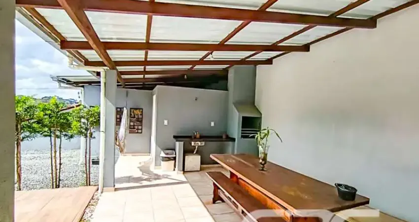 Casa com 2 quartos à venda na Avenida Paulo Schroeder, 275, Petrópolis, Joinville
