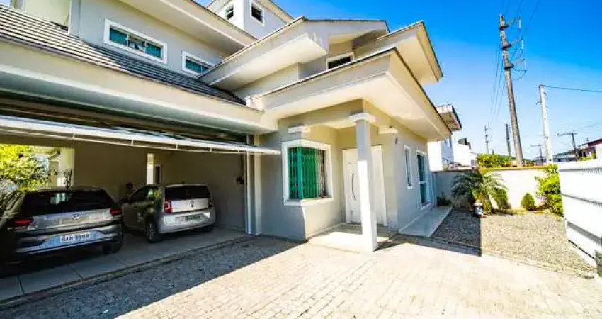 Casa com 3 quartos à venda na Rua Papa João XXIII, 138, Iririú, Joinville