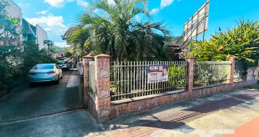 Casa com 4 quartos à venda na Albano Schimdt, 709, Boa Vista, Joinville