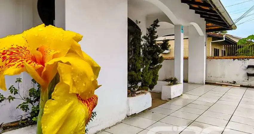 Casa com 3 quartos à venda na Rua Valença, 74, Guanabara, Joinville