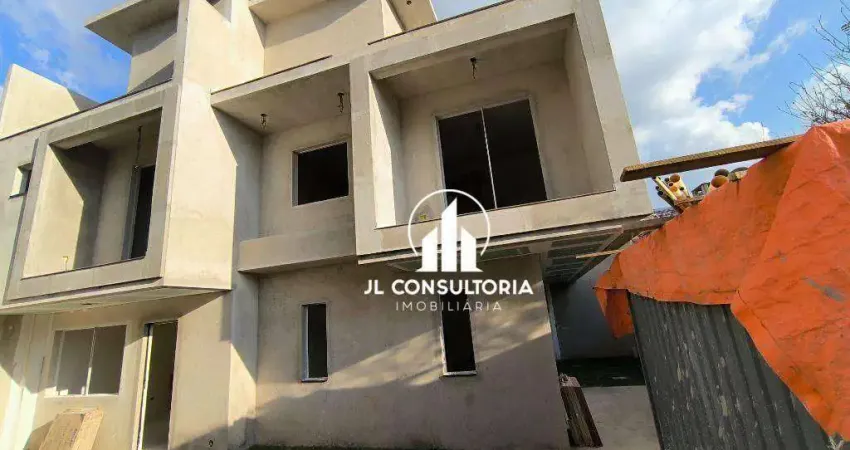 Sobrado no Pinheirinho com 04 quartos sendo uma suíte  e terraço aberto