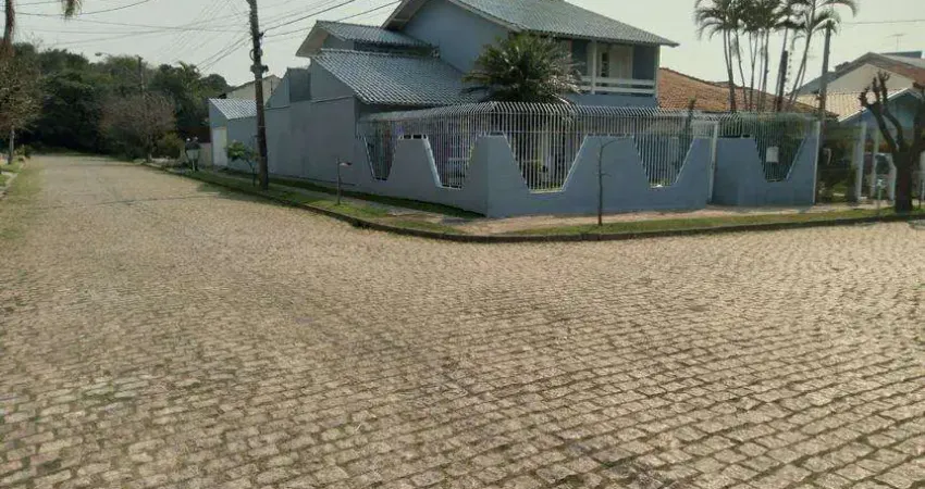 Casa com 4 quartos à venda na Rua Paulo Derly Strehl, Guarujá, Porto Alegre