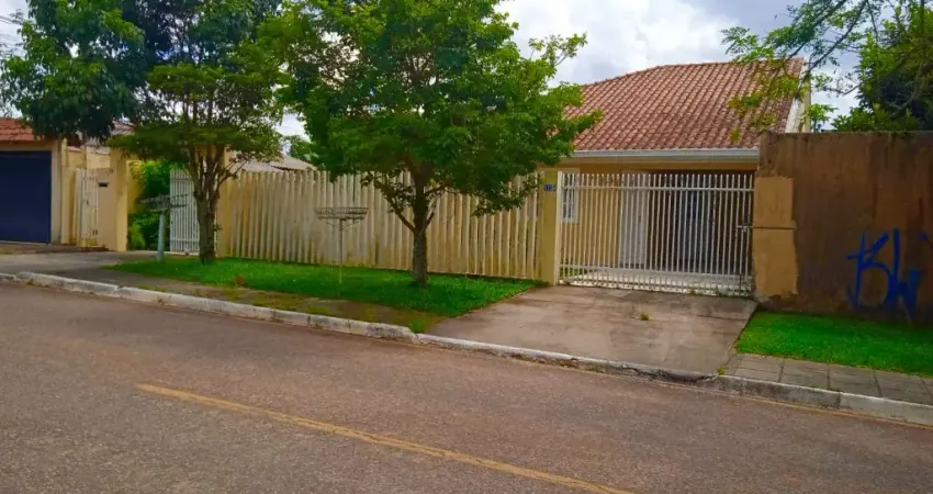 Casa à venda na Rua Vinte e Um de Abril, Centro, Pinhais