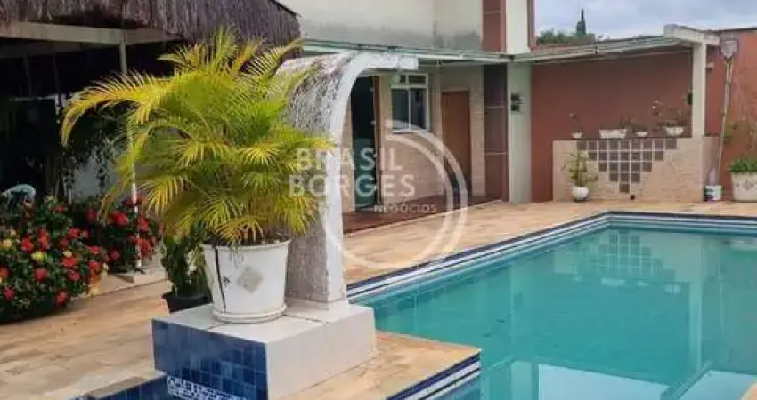 Casa/chácara com 3 suítes, piscina grande com spa, área gourmet, gazebo, quintal