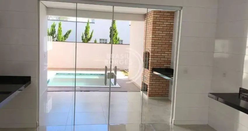Casa Térrea Moderna no Condomínio Aldeia da Mata - 3 Suítes, Piscina e Energia Solar