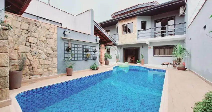 Casa à venda com piscina no Jardim Karolyne - Votorantim/SP