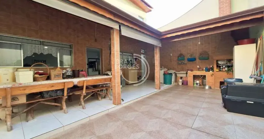 Casa no Jardim Morumbi com 4 dormitórios e 269m² de área Construída