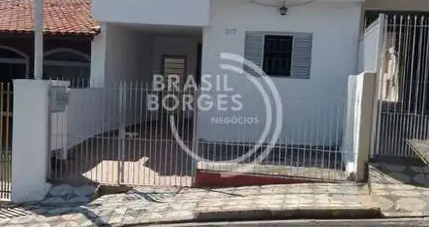 Casa com 2 dormitórios, quintal e boa localização na vila haro