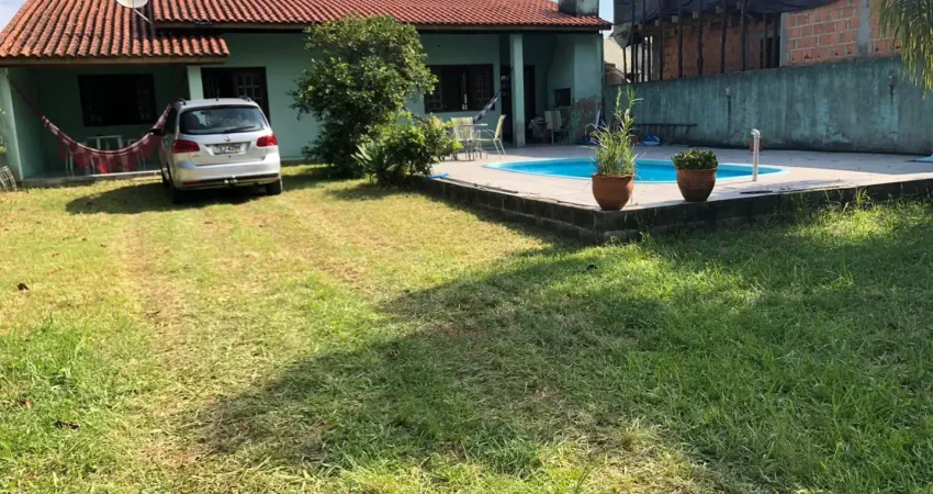 Casa com preço de terreno em garopaba!!! agua e luz ja instalados.