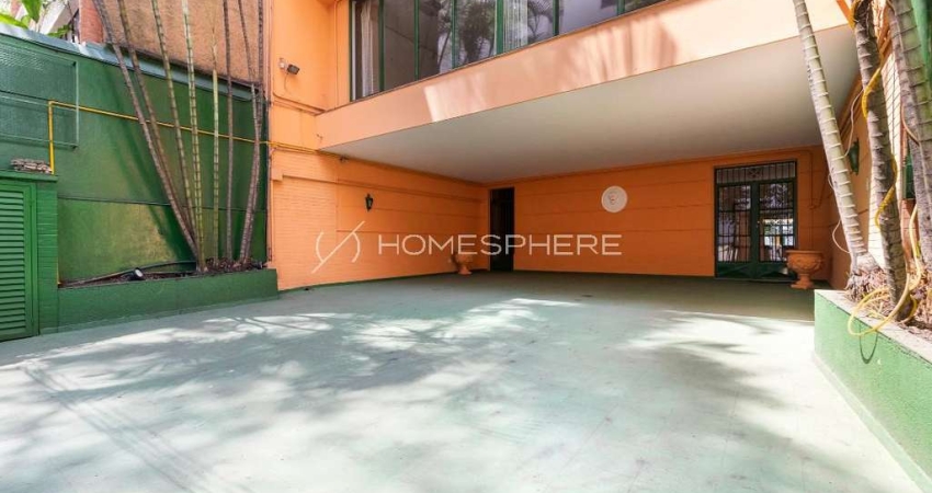 Casa comercial à venda no Jardim Paulista. Casa comercial na Alameda Sarutaiá, 591 m², dividido em três pavimentos.