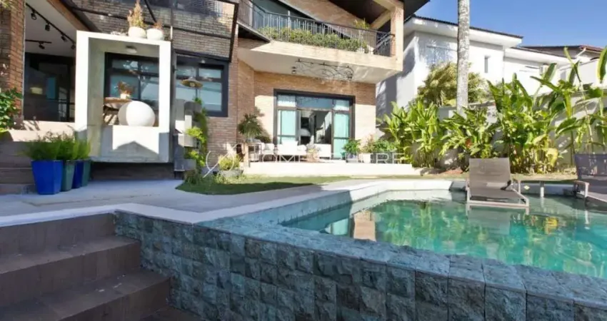 Casa de condomínio com 540 m², 4 quartos sendo 4 suítes à venda no bairro Alphaville.
