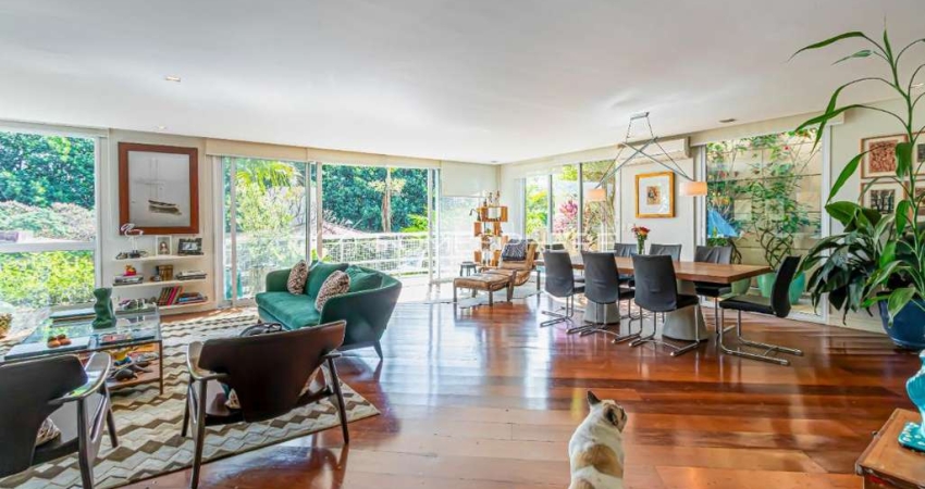 Condomínio Da Villa R. Vitorino de Carvalho, 353. Casa de condomínio à venda 582 m², 4 quartos, sendo 3 suítes, área gourmet, rooftop e 4 vagas. Condomínio com academia e espaço kids