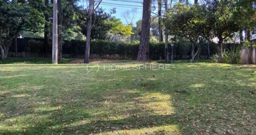 Terreno em condomínio com 365 m²,  à venda em Aldeia da Serra.