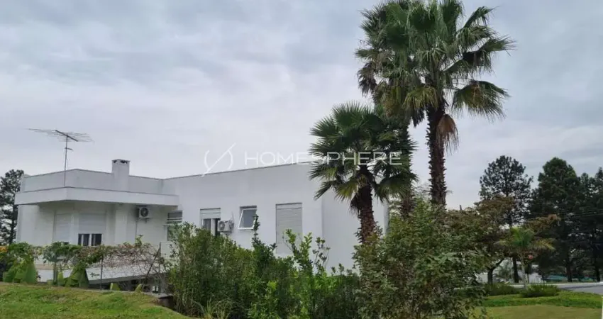 Casa de condomínio com 498 m², 4 quartos sendo 4 suítes à venda no bairro Aldeia da Serra.