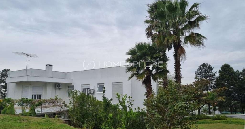 Casa de condomínio com 498 m², 4 quartos sendo 4 suítes à venda no bairro Aldeia da Serra.