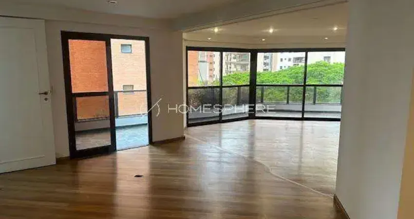 Apartamento amplo, confortável e com o charme dos bons prédios de indianópolis