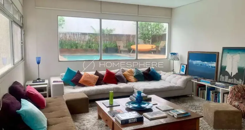 Cobertura duplex com piscina no Itaim Bibi, ampla e ensolarada