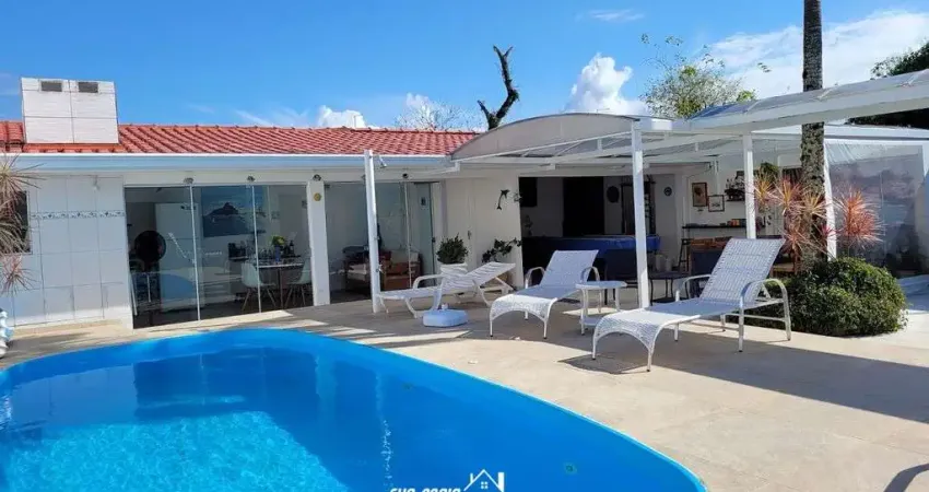 Casa com piscina à venda, balneário Guarapari