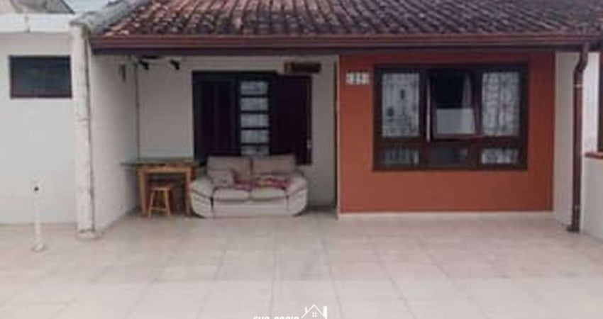 Casa 02 dormitórios em Praia de Leste Pontal PR