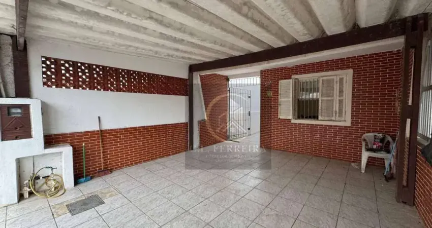 Casa com 2 dormitórios à venda por R$ 380.000 - Maracanã - Praia Grande/SP