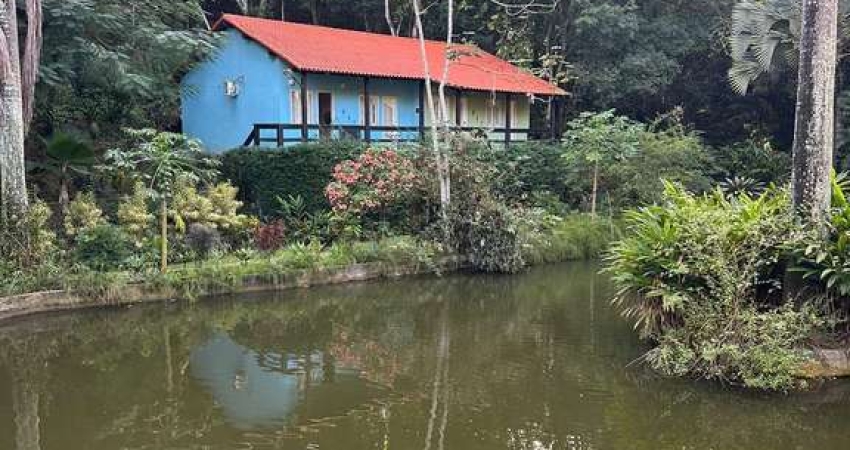 Sítio com rios e lagos ao redor em Paracambi Rj