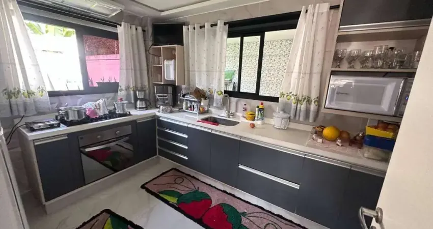 Casa Duplex no Contemporâneo Design Resort – 3 Suítes, Quintal amplo e Infraestrutura Completa