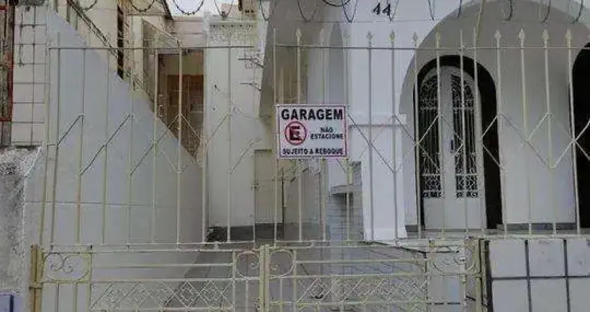 Casa para Venda em Salvador, Barris, 7 dormitórios, 3 suítes, 4 banheiros, 3 vagas